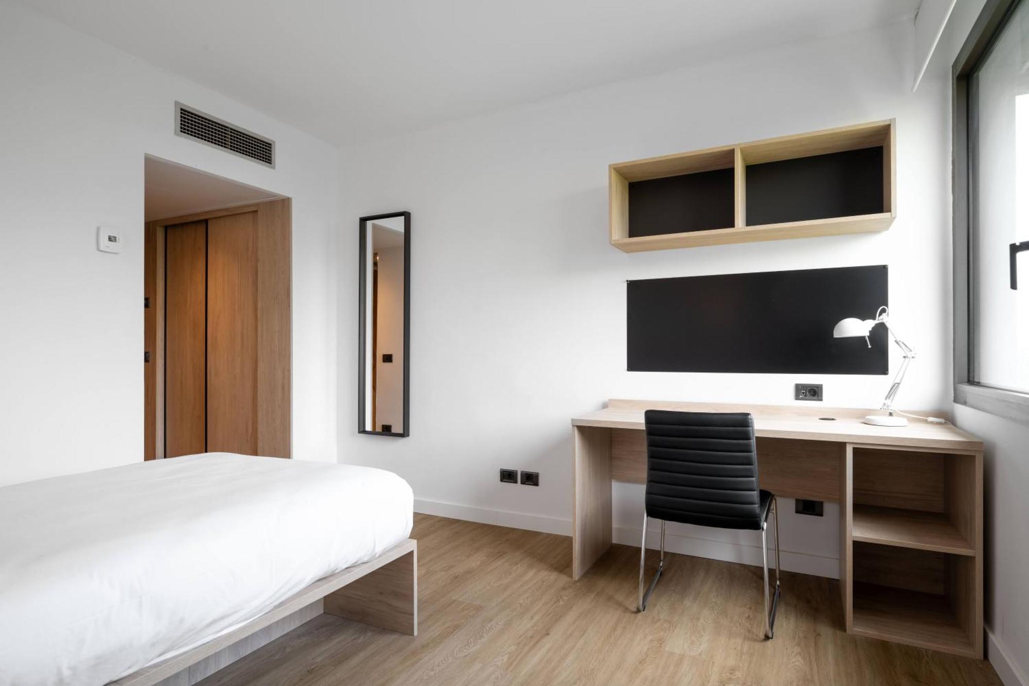 Micampus Pamplona Student Residence מראה חיצוני תמונה